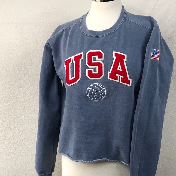 Comfort Colors Sweaters - Vintage Felt Patch USA Sports Cropped  Sweatshirt Women's Small Patriotic